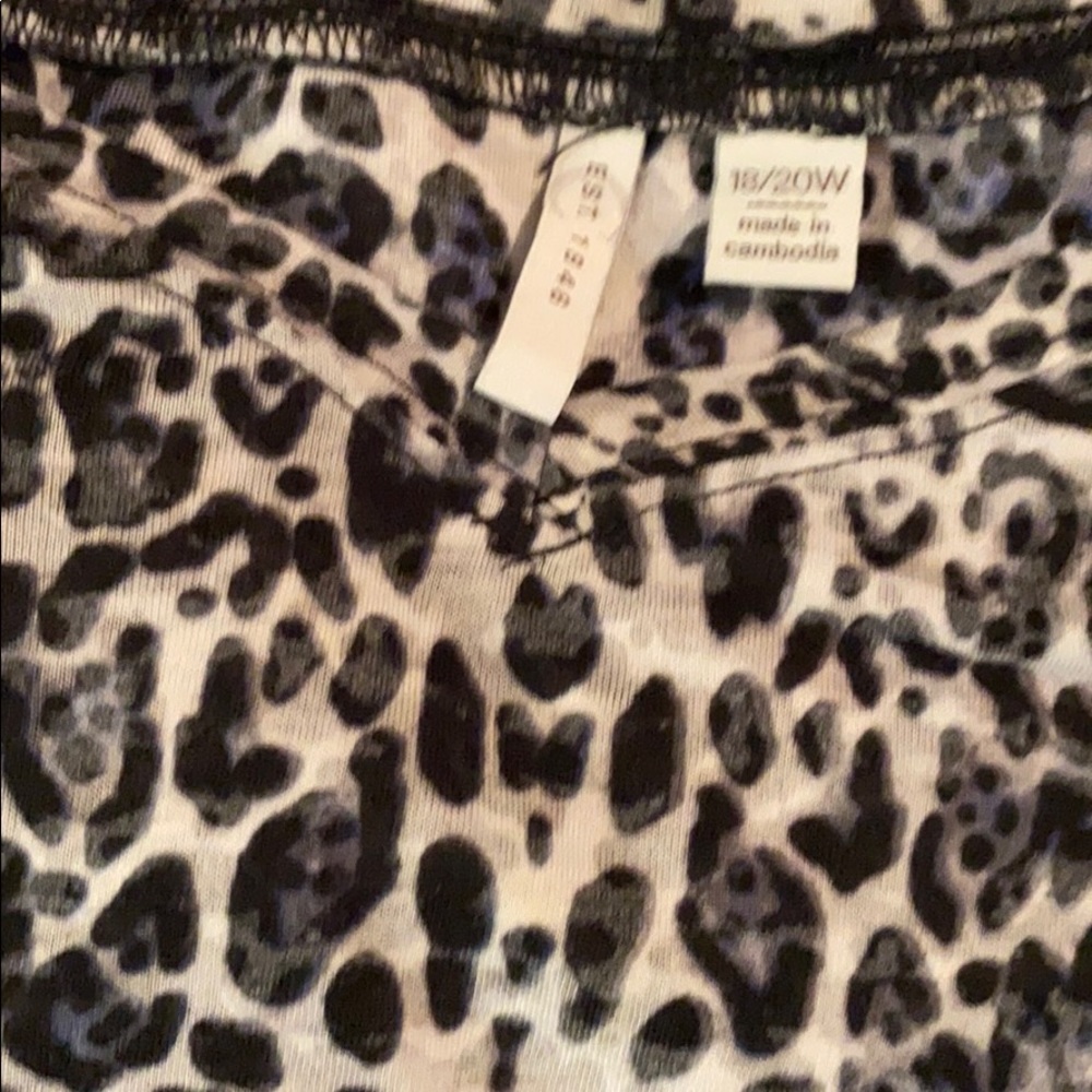 Ladies top - Picture 4 of 4